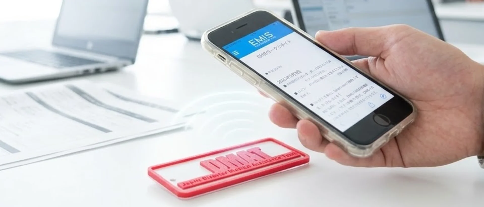 DMAT隊員が災害現場で活動する様子